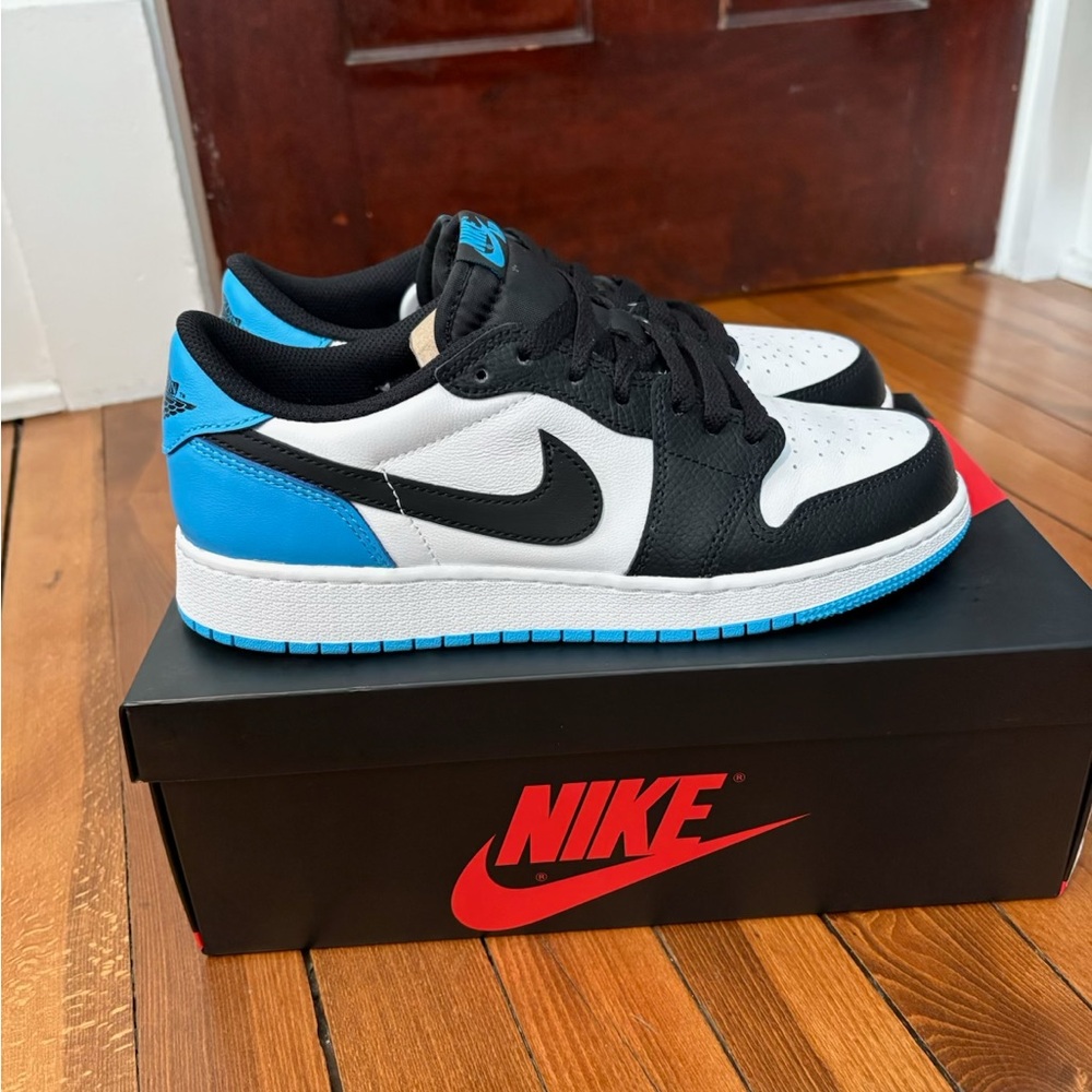 Jordan 1 Retro Low OG
Black Dark Powder Blue (GS), Size Y7, Womens 9